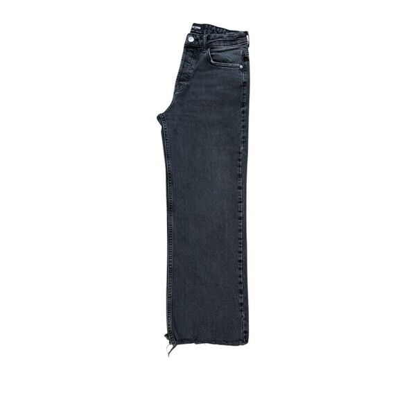 Zara high rise straight fit cropped black jeans with distressed hem - Picture 2 of 5